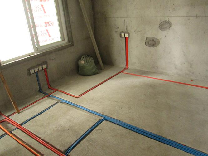 电视机到底是挂墙上好，还是放在电视柜上好？