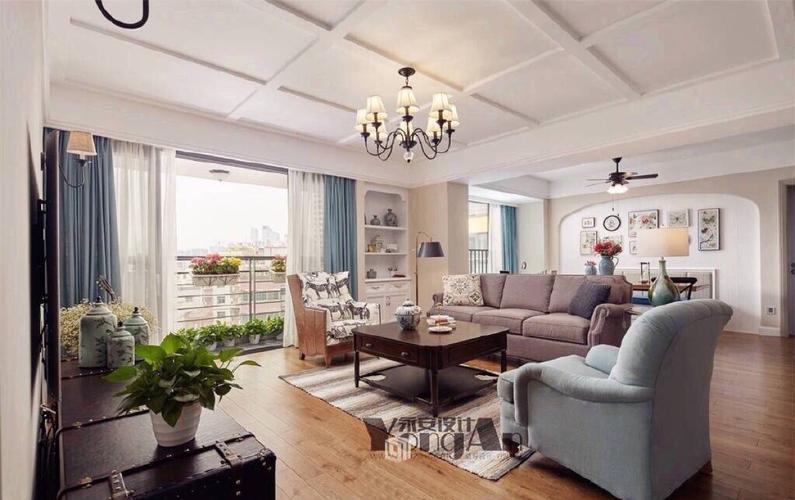 墙面空空荡荡，不做造型用软装也可以很高大上