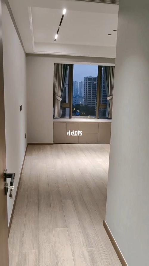 欧式客厅挂画怎样才好看？