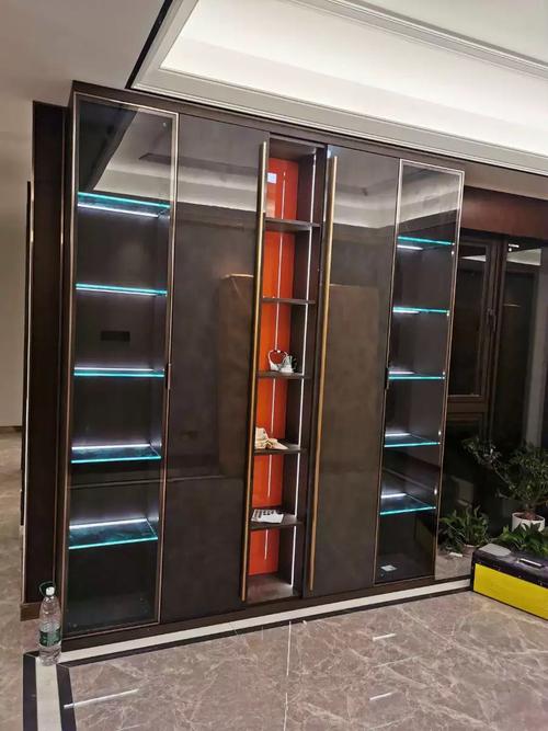 为什么我们很多时候喜欢缤纷多彩的设计？